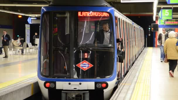 Metro Madrid Постріли Іспанії — стокове відео