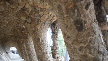 Park Guell, Antoni Gaudi tarafından tasarlanmış bir belediye bahçesi. 1900 - 1914 'te inşa edilmiş. Barselona, İspanya.