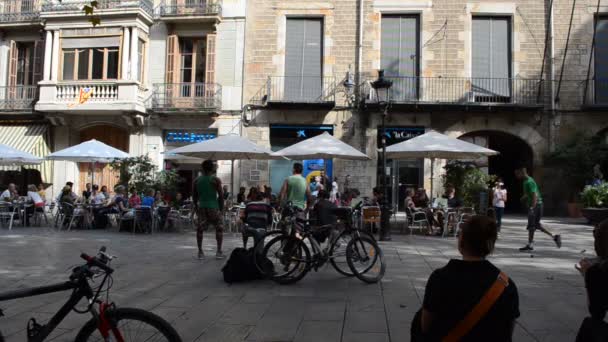 アクロバティックなストリートパフォーマンス カポエリア スペインのバルセロナ — ストック動画