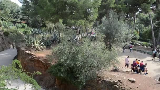 Park Guell Een Gemeentelijke Tuin Ontworpen Door Antoni Gaudi Gebouwd — Stockvideo