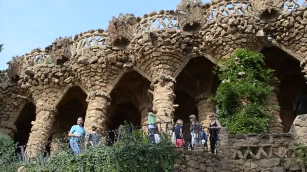 Park Guell Antoni Gaudi Tarafından Tasarlanmış Bir Belediye Bahçesi 1900 — Stok video