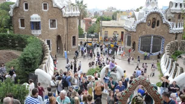 Park Guell Miejski Ogród Zaprojektowany Przez Antoniego Gaudiego Wybudowany Latach — Wideo stockowe