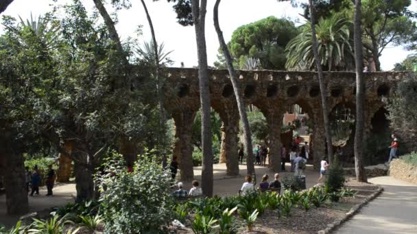 Park Guell Een Gemeentelijke Tuin Ontworpen Door Antoni Gaudi Gebouwd — Stockvideo