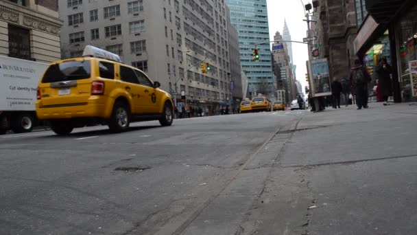 Taxi Jaune Déplace Dans Les Rues New York New York — Video