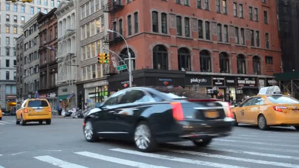 맨하탄 거리에서 미상의 사람들 — 비디오