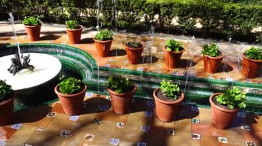MADRID, SPAIN - 27 Mart 2018: Sorolla Müzesi 'nin bahçesindeki çeşme. 