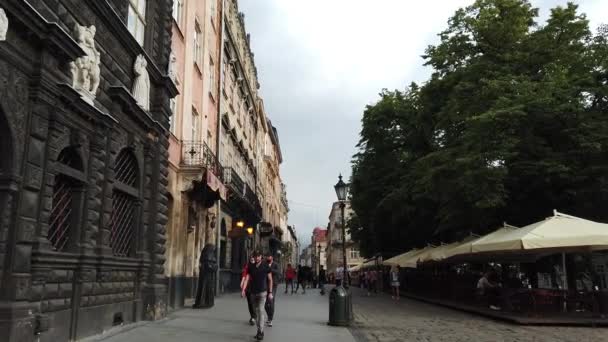 Lviv Ukraine Juni 2020 Unbekannte Der Altstadt — Stockvideo