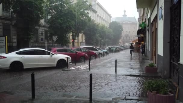 Calle Ciudad Bajo Lluvia — Vídeos de Stock