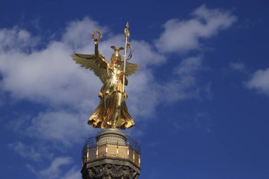 Berlin Almanya Zafer Sütununun altın meleğinin ayrıntıları