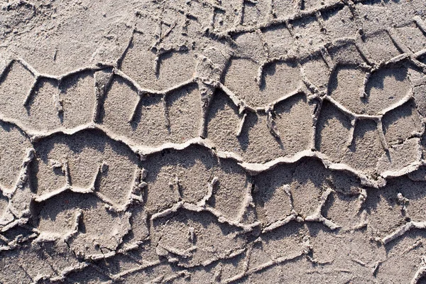 轮胎痕迹 砂土路上的车轮痕迹 — 图库照片