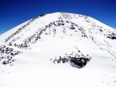 Yazın açık havada Elbrus yakınlarında manzara, dağcılık.