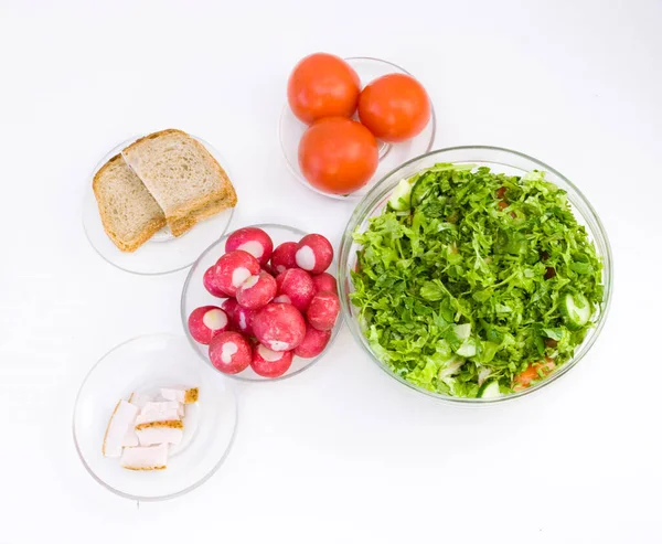 Vegetarischer Frischer Salat Mit Salat Tomaten Und Redisca Frühlingsgemüse Speck — Stockfoto