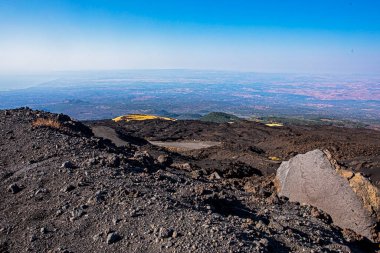 Sicilya 'nın güzel manzarası sabah Etna volkanına tırmanırken