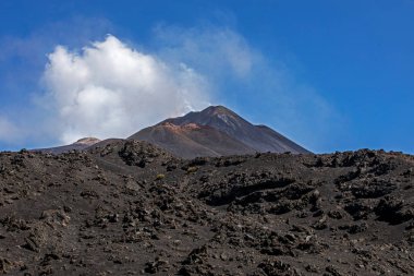 Sicilya 'daki aktif volkan Etna manzarası