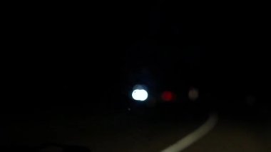 Bir seyir subayıyla otoyolda gece gezintisi. Sürücü güvenliği.