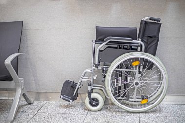 Engelliler için havaalanı tekerlekli sandalyesi