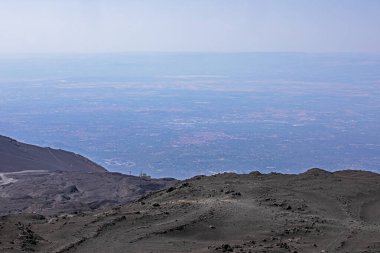 Gündüz Etna Dağı ve Sicilya kraterinin manzarası. Sicilya 'da seyahat