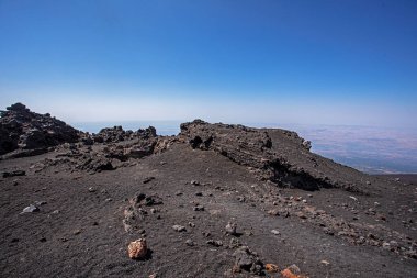 Gündüz Etna Dağı ve Sicilya 'daki kraterin manzarası. Sicilya 'da seyahat
