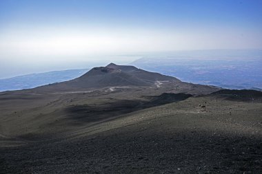 Gündüz Etna Dağı ve Sicilya 'daki kraterin manzarası. Sicilya 'da seyahat