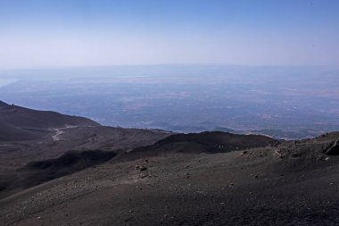 Gündüz Etna Dağı ve Sicilya 'daki kraterin manzarası. Sicilya 'da seyahat