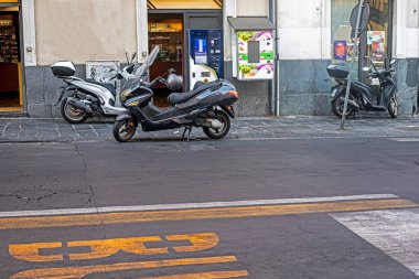 Şehirde yasa dışı motosiklet ve motosiklet park yeri