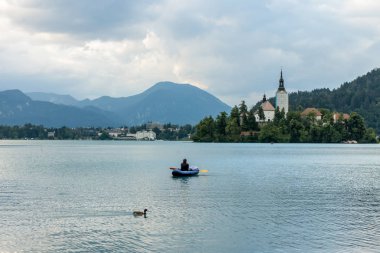 adam lake Bled teknede