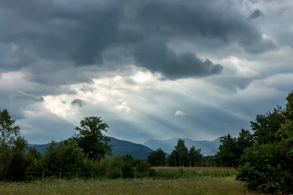 kara bulutlar dramatik peyzaj