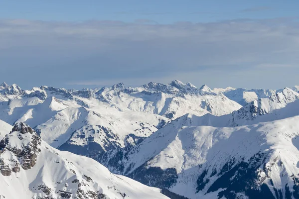 Indah Alpen gunung batu lanscape di bawah salju — Stok Foto