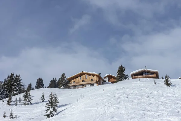 Winter luxury wooden chalet Austria ski resort — Stock Photo, Image