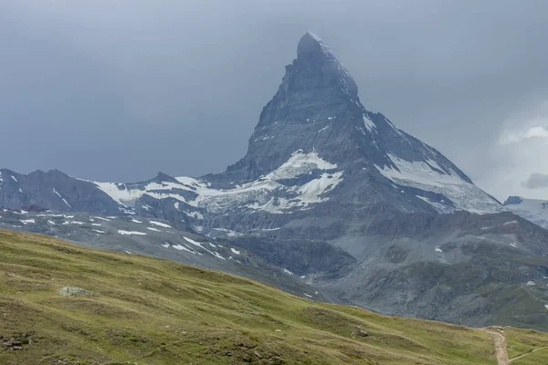 Paisaje de verano con monte Matterhorn y glaciares Swizerland Alps —  Fotos de Stock