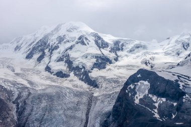 kalıcı buzullar Swizerland Alps, yaz yatay