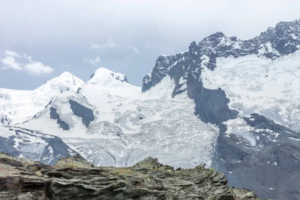 Paisaje de verano con glaciares permanentes Swizerland Alps —  Fotos de Stock