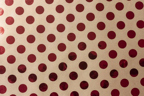 Papel marrón artesanal con fondo de puntos rojos —  Fotos de Stock