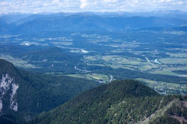 güzel yüksek dağ manzarası Alpler manzarası