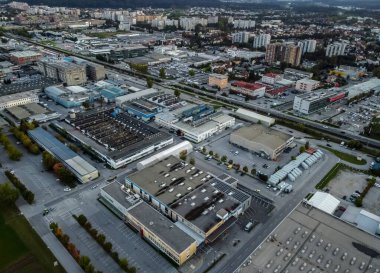 Akşam endüstriyel bölge insansız hava aracı görüntüsü