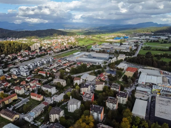 Krajobraz dron widok z lotu ptaka Słowenia Lublana przedmieścia — Zdjęcie stockowe