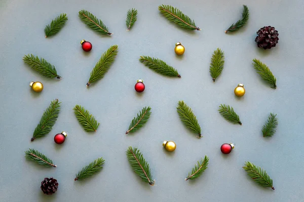 Árvore Natal Galhos Composição Espaço Trabalho Ano Novo Fundo Verde — Fotografia de Stock