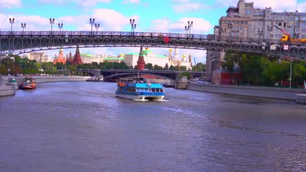 Видео Речных Прогулок Реке Москве Летний Туристический Сезон Панорама Города — стоковое видео