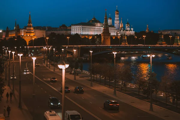 Улицы Москвы Ночью Ночное Освещение Огни Автомобилей — стоковое фото