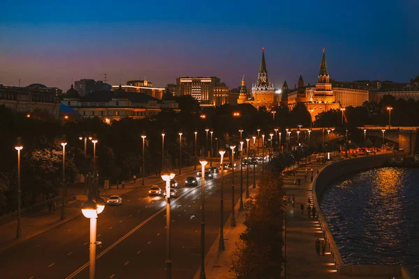 Улицы Москвы Ночью Ночное Освещение Огни Автомобилей — стоковое фото