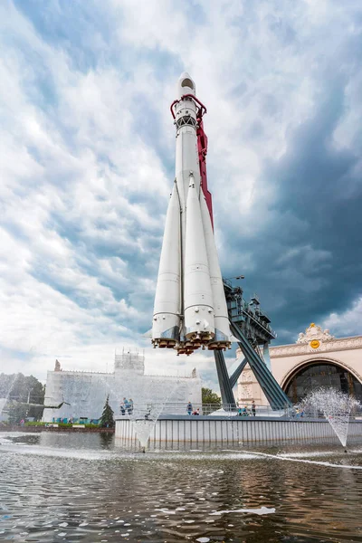 Denkmal Der Russischen Weltraumrakete Wostok Eins Auf Der Ausstellung Der — Stockfoto