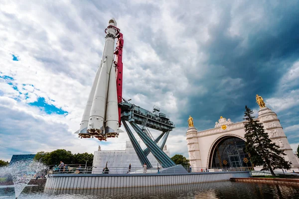 Denkmal Der Russischen Weltraumrakete Wostok Eins Auf Der Ausstellung Der — Stockfoto