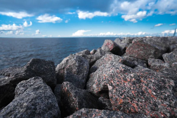 Набережная Камней Вид Синее Море — стоковое фото