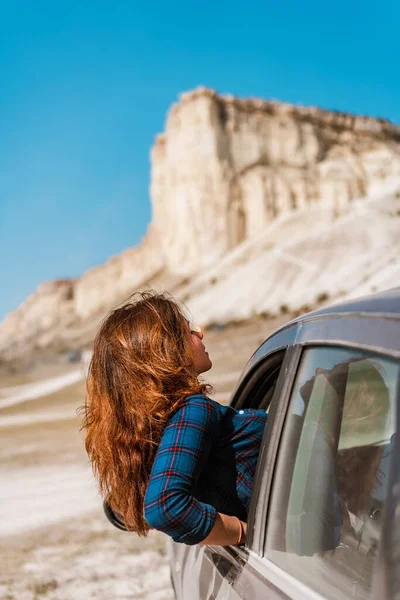 Una Joven Feliz Chica Inclina Por Ventana Coche Viaje Crimea — Foto de Stock