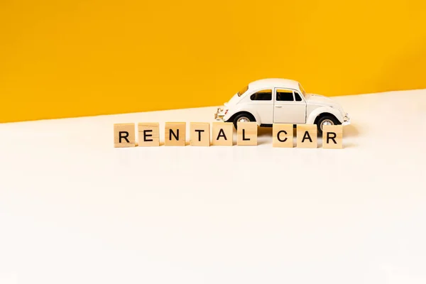 Toy White Car White Table Yellow Background Inscription Wooden Blocks — Stock Photo, Image