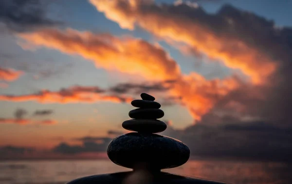 Stacked Pebble Stones Background Bright Cloudy Sky Sunset Sea Zen — Stock Photo, Image