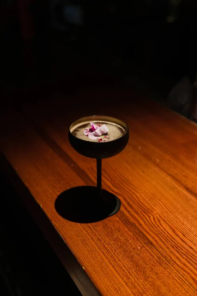 Cocktail Decorated Flower Chalice Wooden Table Bar High Quality Photo — Stock Photo, Image