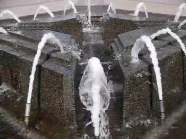 Şehir yaz öğle saatlerinde sokak Çeşmesi 