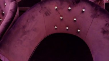 sandalye rhinestones Burgundy veya mor sırtında ile aynıdır 