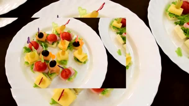 Canapés Platos Blancos Mesa Durante Una Fiesta Banquete — Vídeos de Stock